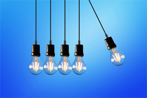 5 Light bulbs arranged similar to Newton's cradle desktop toy